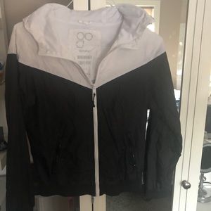 Garage windbreaker